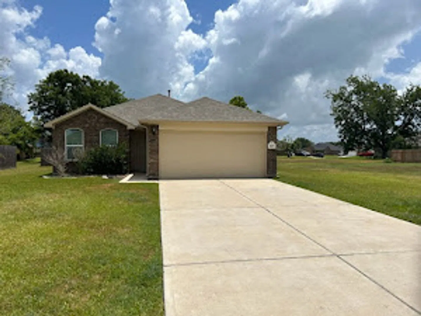 Beautiful 4-Bedroom, 2-Bath Single-Story Home in Columbia Lakes! — Photo 1