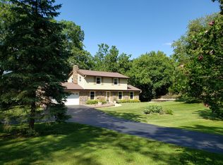 N17W27348 Lakefield Dr, Pewaukee, WI
