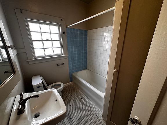 5th image of 1344 Park Ave #2