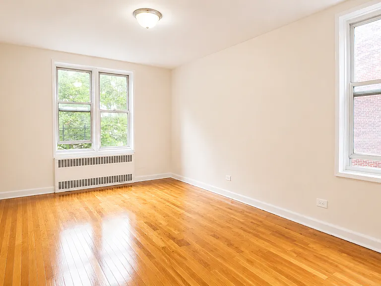 930 E 7th St #311 — Photo 5