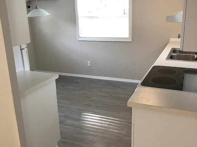 2 bed, 800 sqft, $1,375 — Photo 3