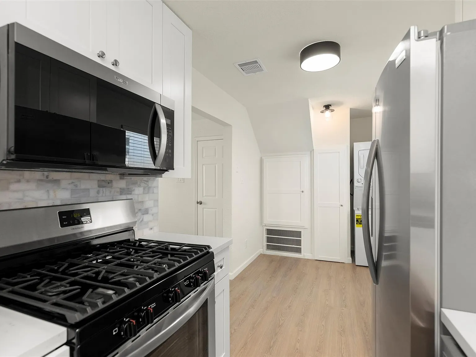 1 bed, 1.0 bath, $1,200 — Photo 1