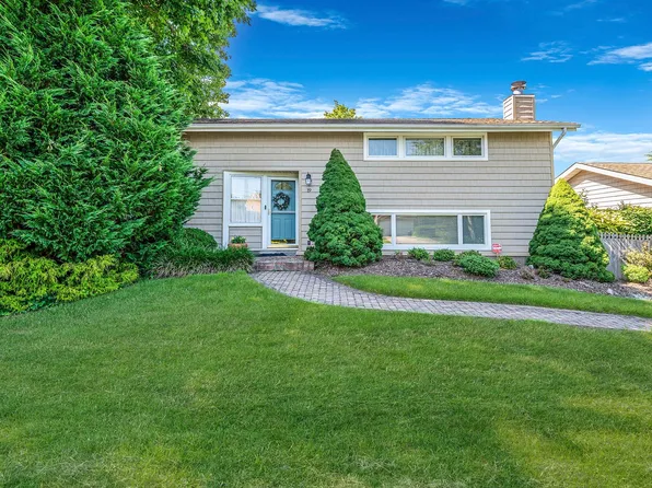 19 Coppertree Lane, Babylon, NY 11702