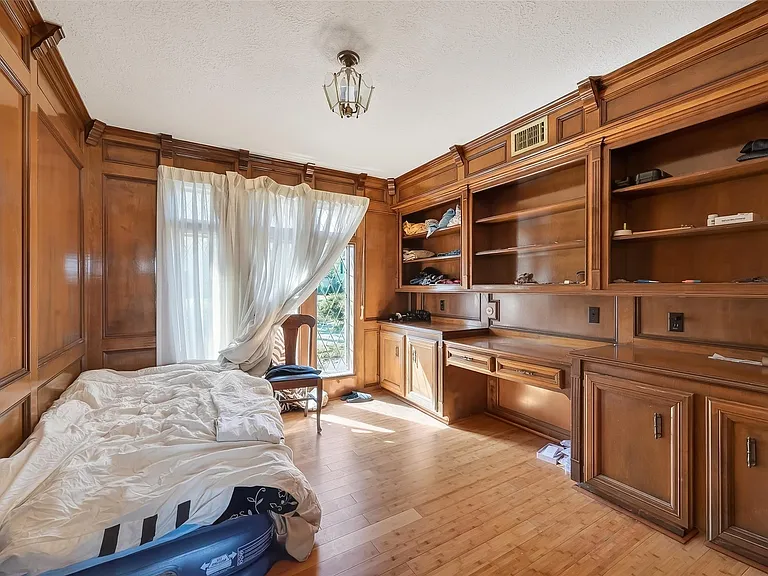 11302 Hylander Dr — Photo 31