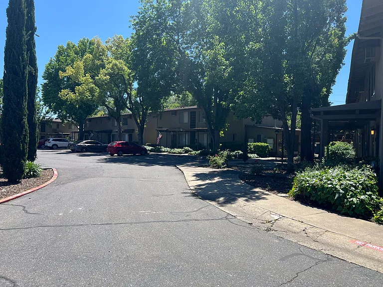 Coloma Garden — Photo 15