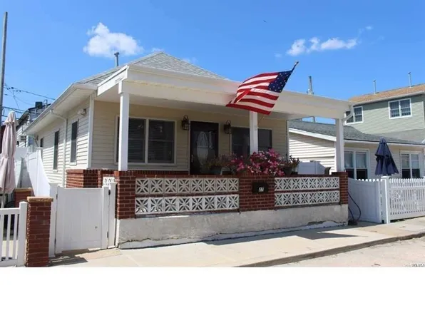 27 Vermont St, Long Beach, NY 11561