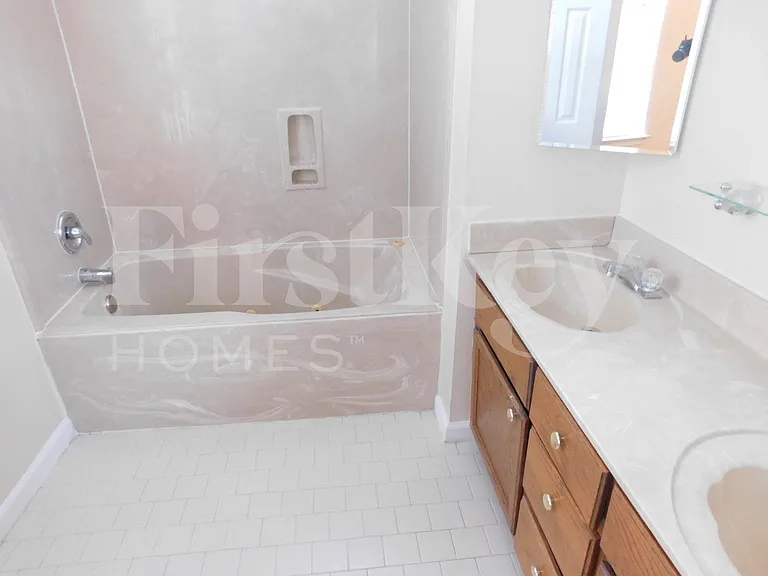 2428 Green Glen Dr — Photo 13