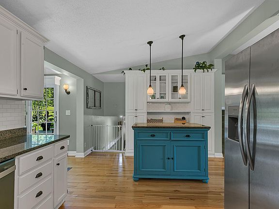 5th image of 32664 Meadow Ln