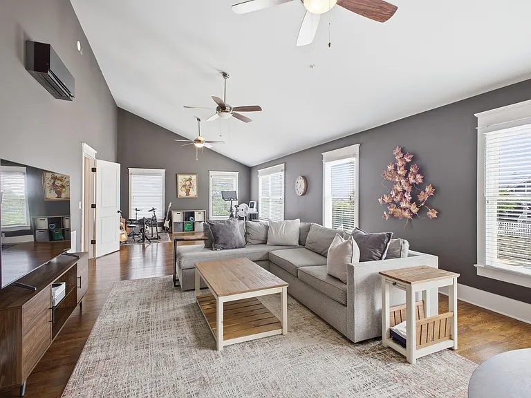 1102 Caldwell Ave — Photo 37