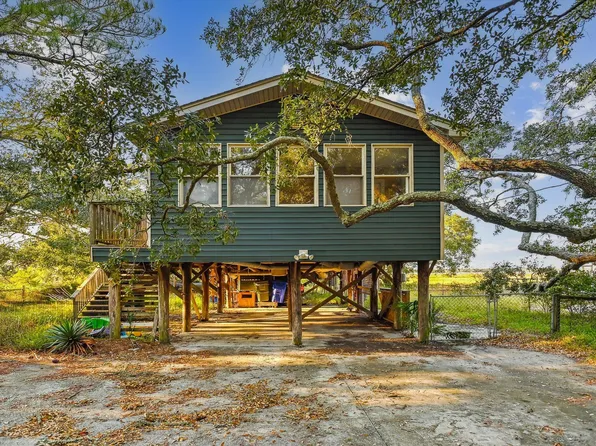 814 E Cooper Ave, Folly Beach, SC 29439