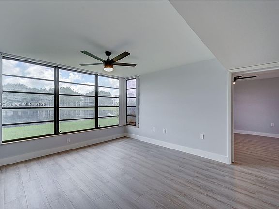5th image of 1530 Whitehall Dr APT 102