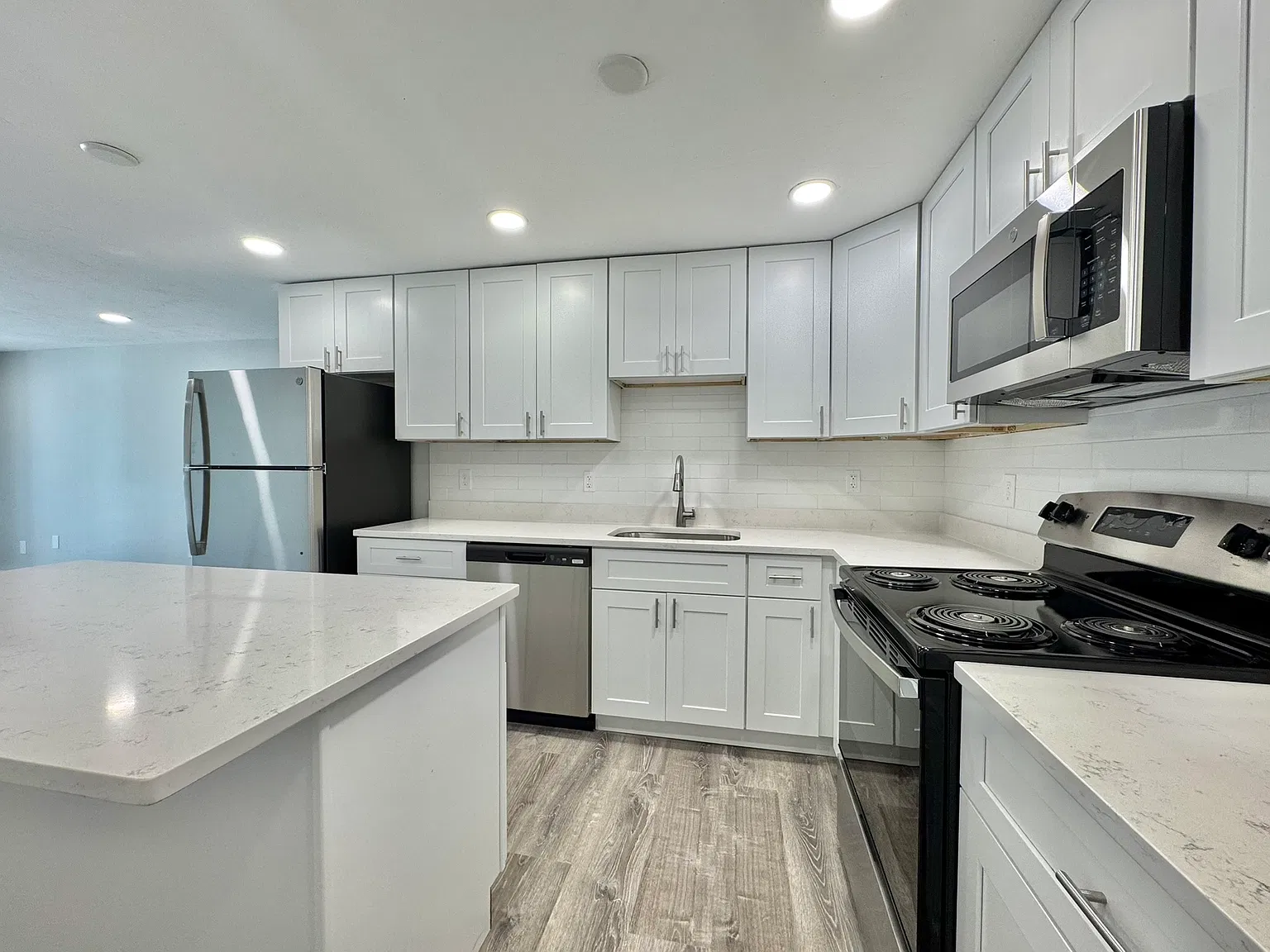 328 Greenwood St — Photo 3