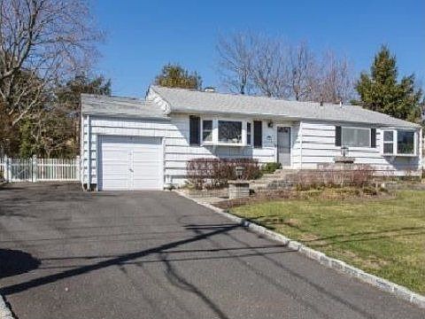 3rd image of 14 Sarah Dr