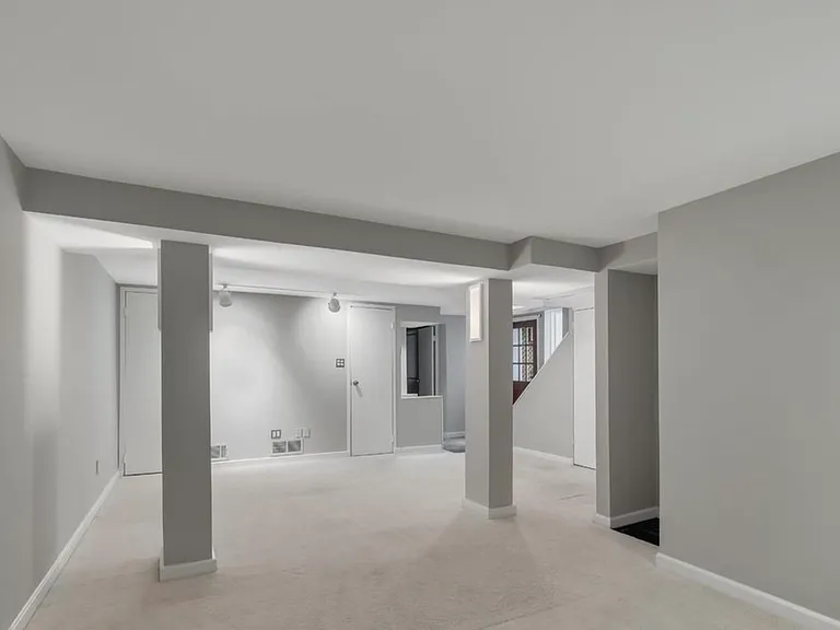 1706 N Glebe Rd — Photo 32