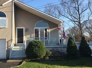 18 Park St, Centereach, NY 11720