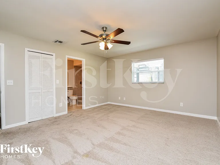406 SE 10th Ave — Photo 8