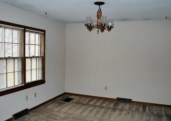 4th image of 4142 Carriage Ln