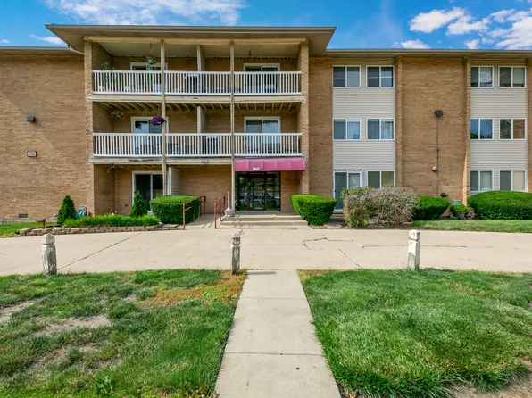 960 Beau Dr Unit 302, Des Plaines, IL 60016
