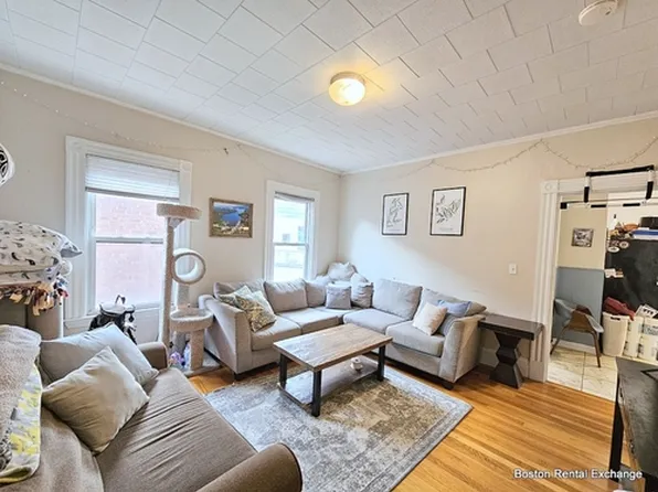 18 Mansfield St #2, Somerville, MA 02143