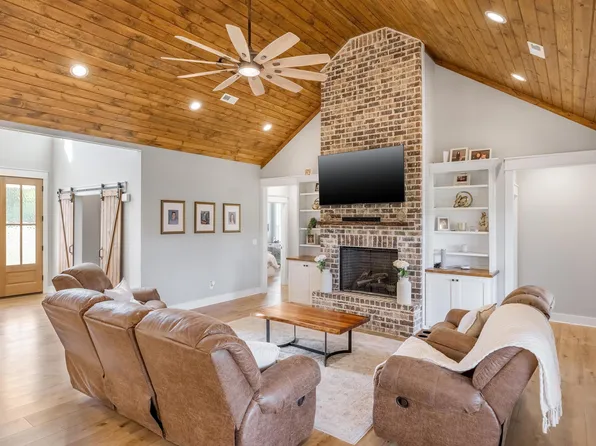 206 Rochelle Cir NE, Charleston, TN 37310