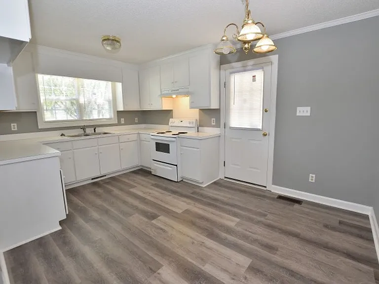 122 Tonya Ct — Photo 6