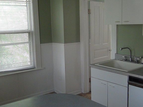 Kitchen area with dishwasher