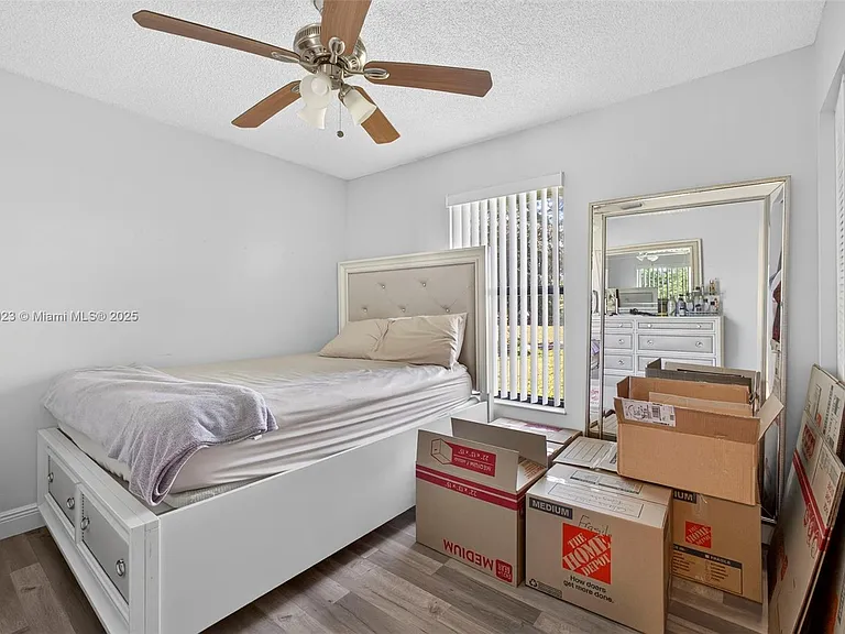 100 Miramar Ave — Photo 16