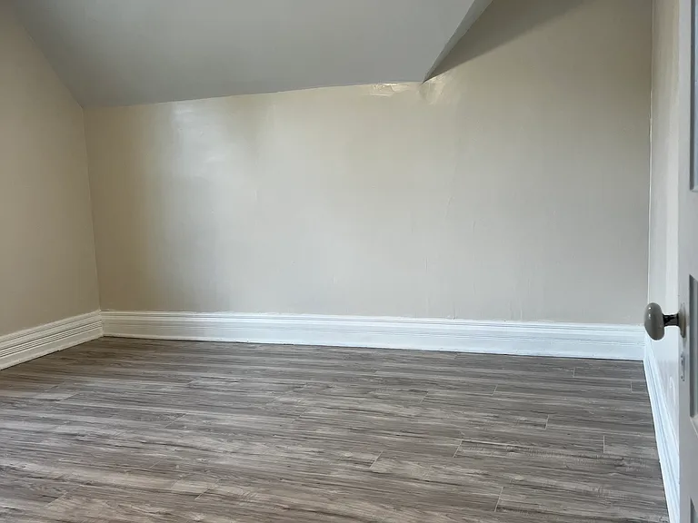 Upstairs Bedroom 1