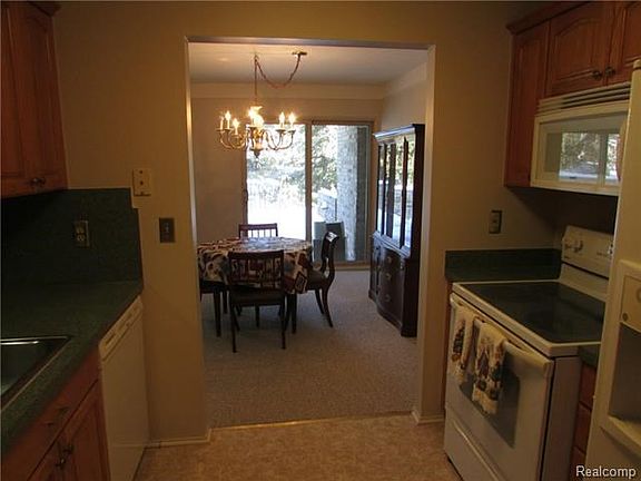 5th image of 1513 S Hill Blvd #1555