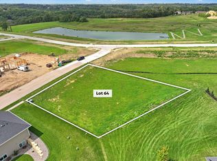 64 S Pointe Dr, Dubuque, IA 52003