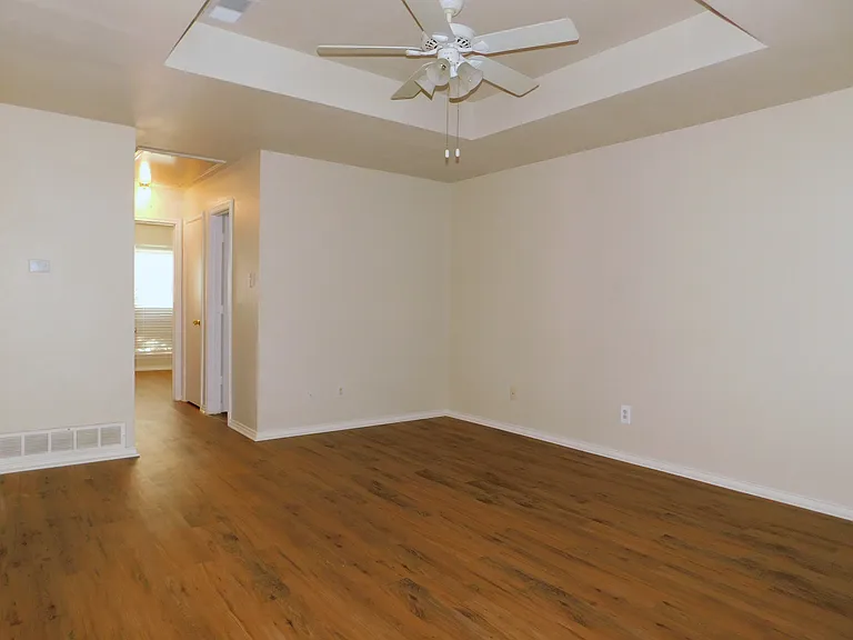 3109 N Bell Ave — Photo 5