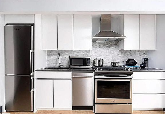 5th image of 504 Myrtle Ave APT 8N