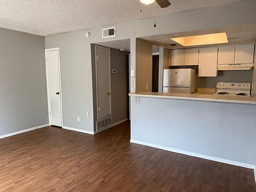 717 E Grayson St #8 Photo 1