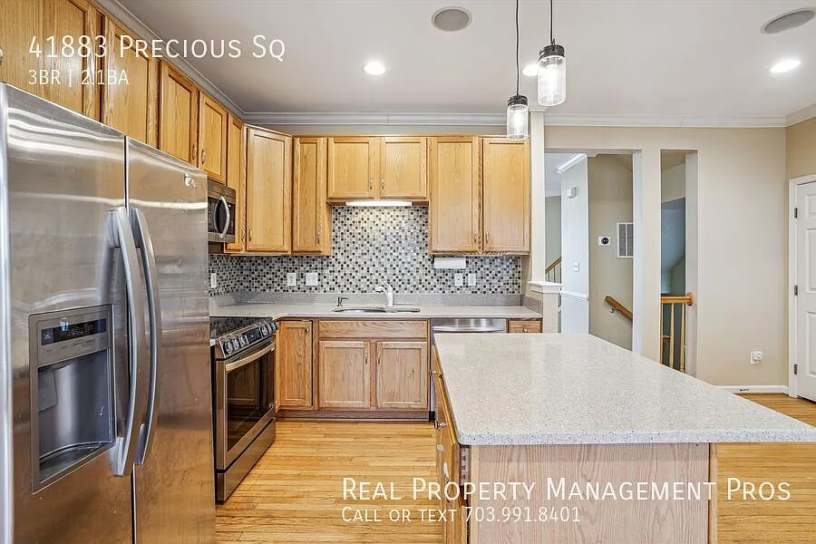 Coming Soon-Beautiful and well-maintained end unit townhouse for rent in desirable Kirkpatrick Fa... — Photo 4