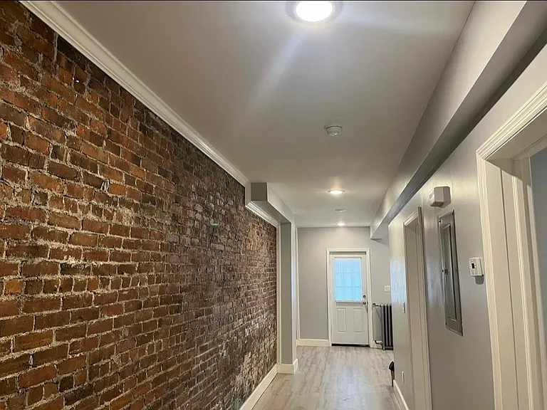 146 Johnston St #BASEMENT — Photo 4