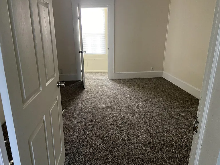 907 W Magnolia St — Photo 3
