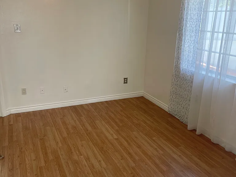 10512 Plainview Ave — Photo 23