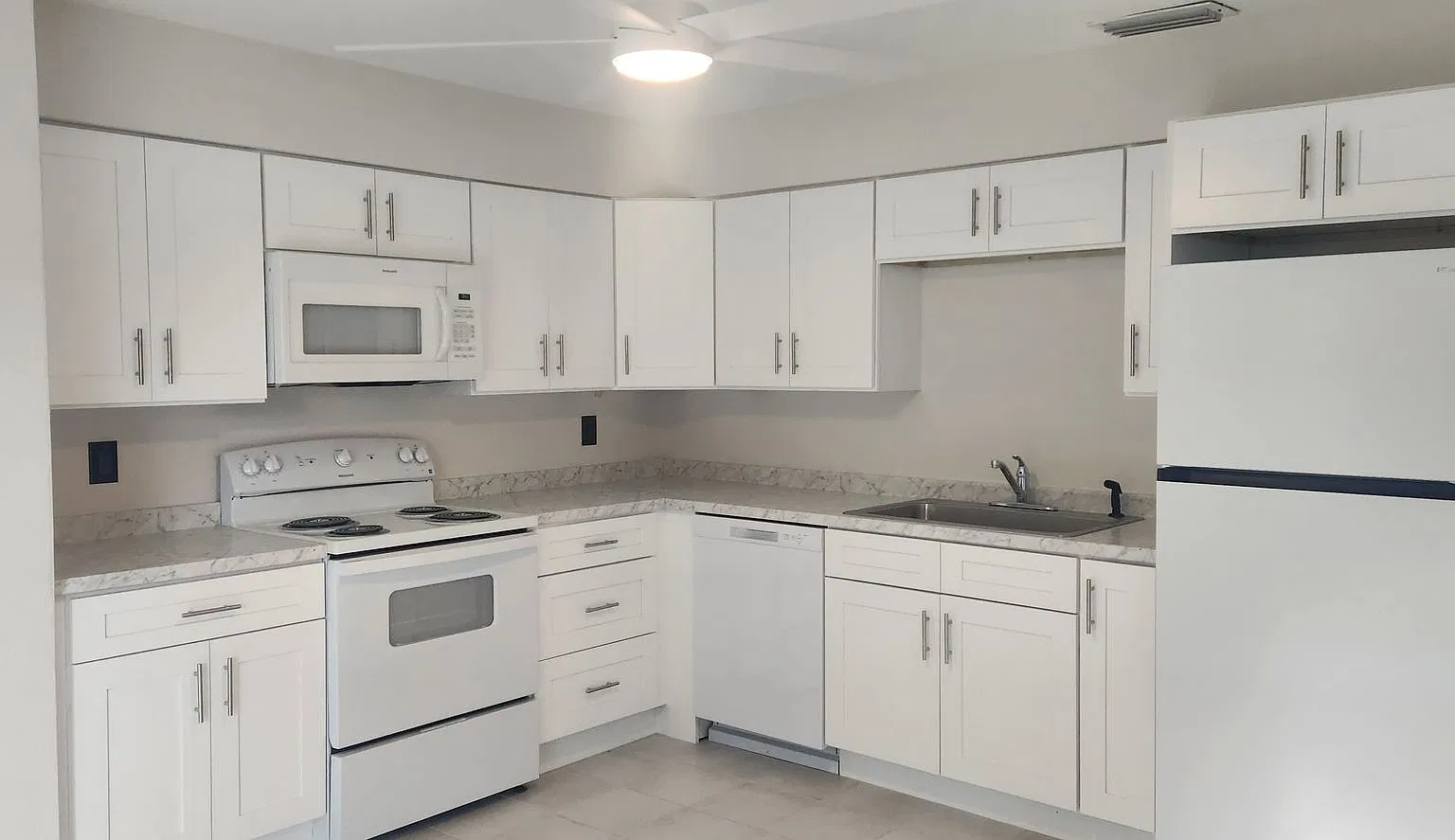 2 bedroom 1 bath — Photo 1