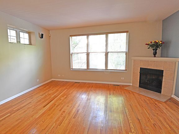4th image of 3862 N Milwaukee Ct