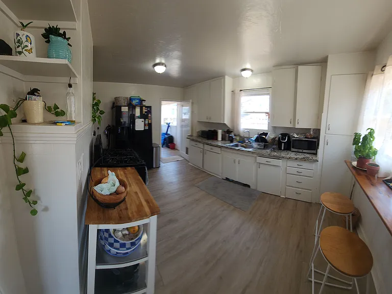 554 W Foothill Blvd — Photo 16
