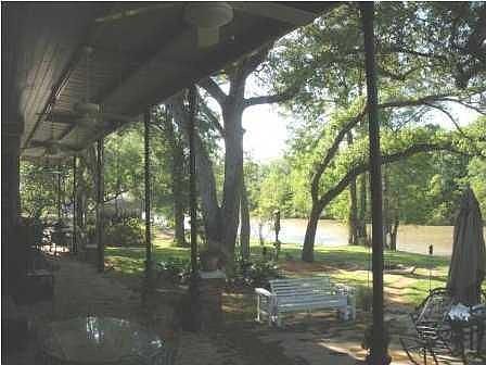 5th image of 210 Edgewater Dr