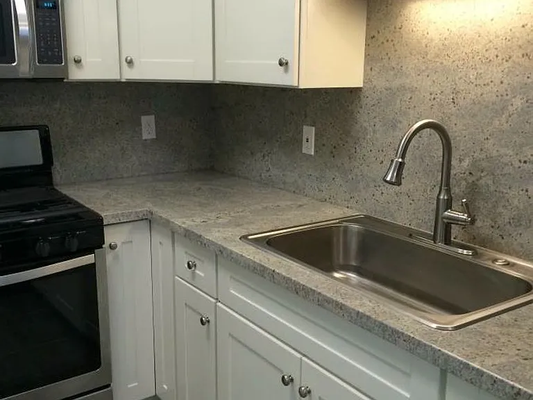 370 N Fair Oaks Ave — Photo 2