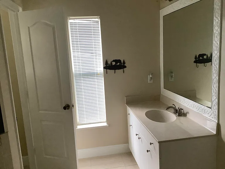 5828 NW Dana Cir — Photo 7