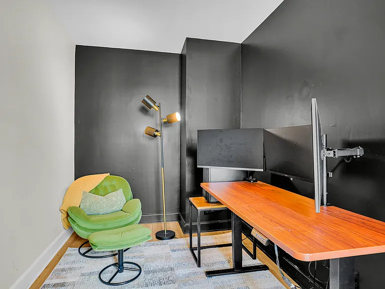585 Showers St — Photo 17