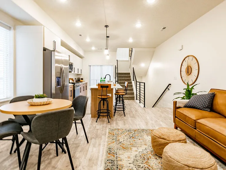 Central Heights Townhomes — Photo 51
