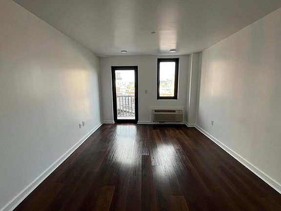 2nd image of 874 Willoughby Ave #405