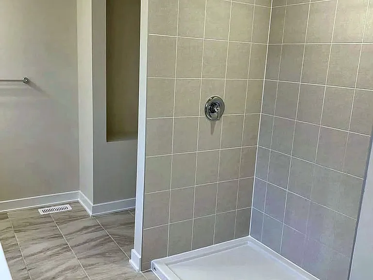 1007 Showman St — Photo 14
