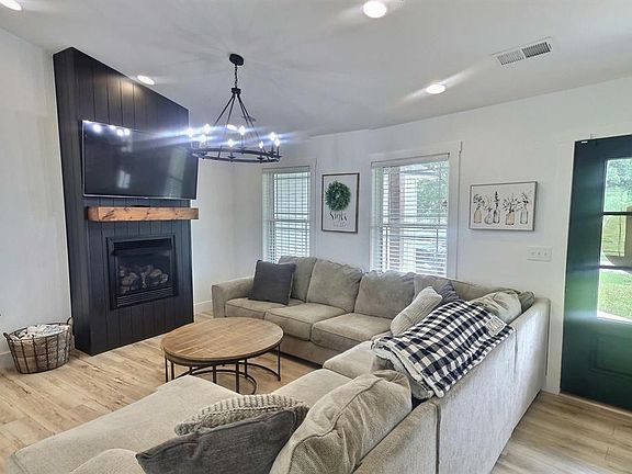 4th image of 317 Hillside Dr