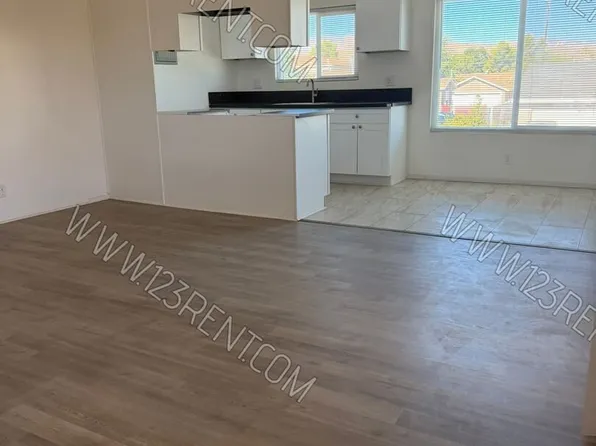 38478 4th St E APT 4, Palmdale, CA 93550