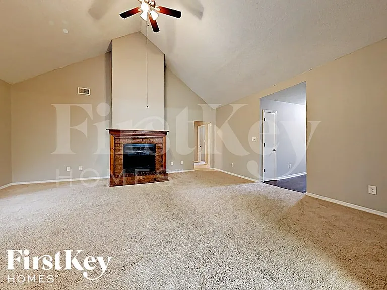 1199 Paddocks Way — Photo 3